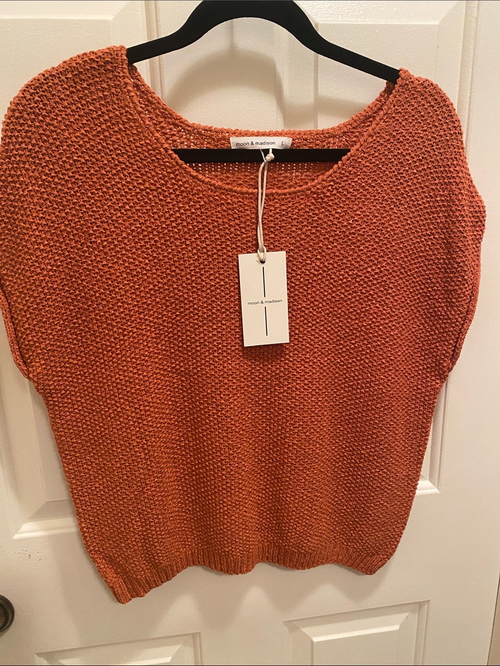 Moon & Madison Textured Rust Scoop-Neck Knit Top